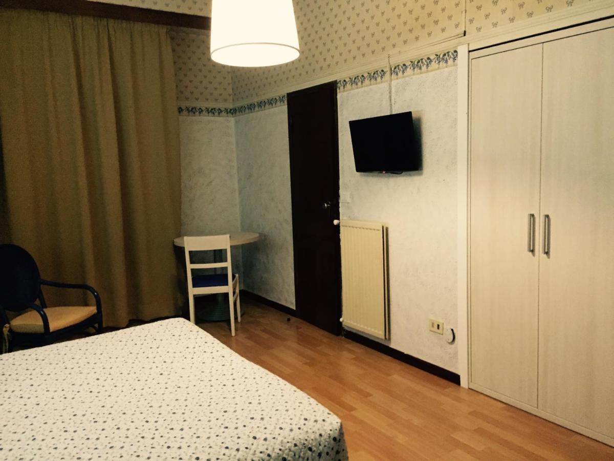 Hotel Biondi 몬테카티니테르메 객실 사진